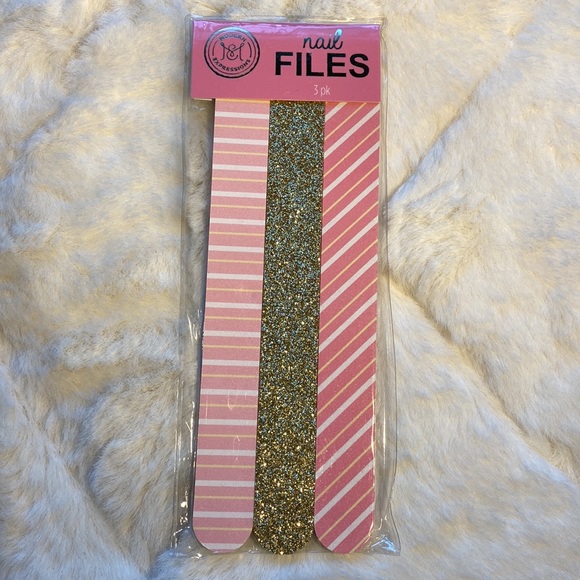 Cosmetic Bundle - Picture 2 of 13